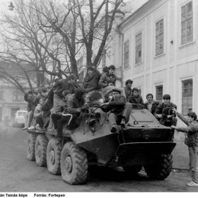 A román hadsereg páncélozott járműve, Temesvár, Piata Libertatii